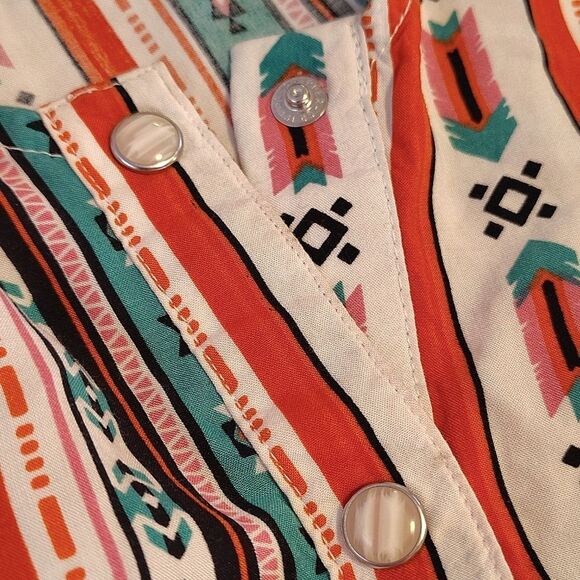 Wrangler Retro Southwestern Short Ruffle Sleeve Pearl Button Down Blouse Medium - Picture 8 of 13